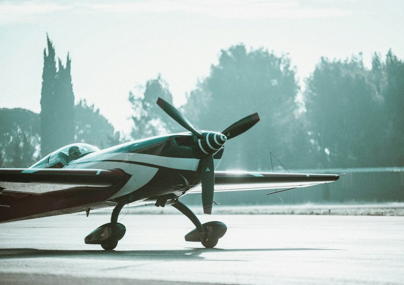 Single-engine propeller aircraft — illustrative stock photo